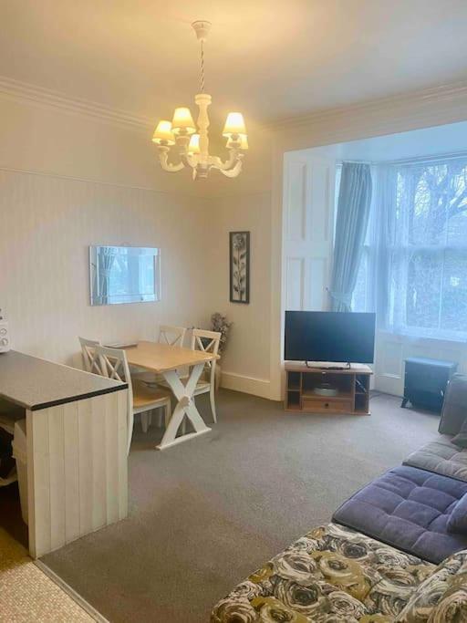 Bright 2 Bedroom Apartment Near Seafront Central Пензанс Екстериор снимка