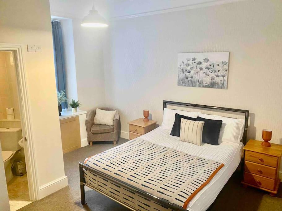 Bright 2 Bedroom Apartment Near Seafront Central Пензанс Екстериор снимка